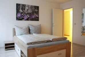 3 bedrooms, iron/ironing board, travel crib, free WiFi