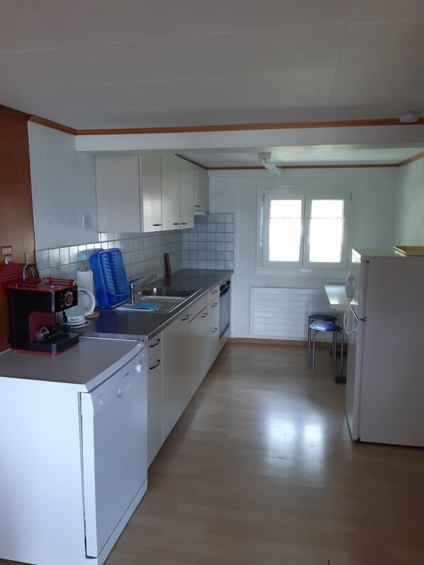 冰箱、烤箱、炉灶、洗碗机