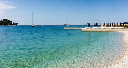 Beach within a few minutes, 2 bedrooms, private pool, completely fenced