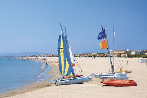 Beautiful villa in quiet residence, beach 800m. Free WiFi, bicycles 