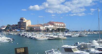 Kaunis huvila rauhallisella paikalla, ranta 800 m. Ilmainen WiFi, polkupyöriä