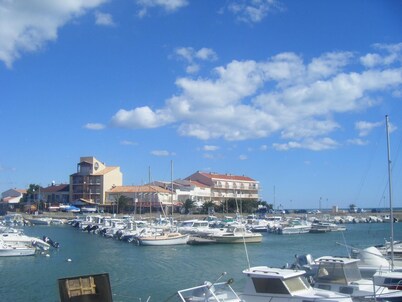 Hermosa villa en residencia tranquila, playa 800m. WiFi gratis, bicicletas