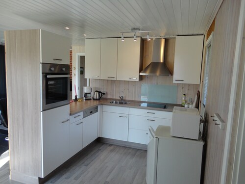 Beautiful vacation home in a peaceful area close to a child-friendly beach