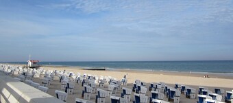 1A apartment, 2-4 people, very close to the beach, central, large garage, family friendly