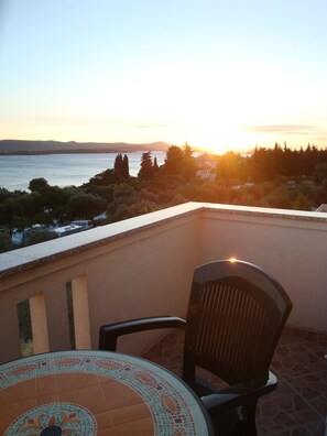 تناول الطعام بالخارج