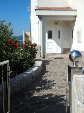 تفاصيل الفندق من الخارج