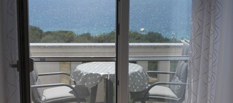 Relaxing vacation, beautiful panorama view, 100m from the sea