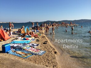 بالقرب من الشاطئ