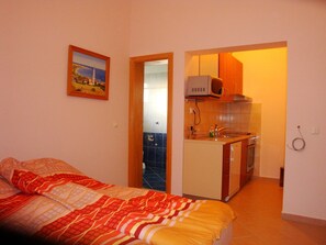 1 bedroom, in-room safe, iron/ironing board, free WiFi