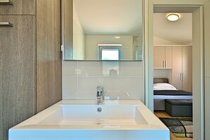 3 bedrooms, iron/ironing board, travel cot, WiFi - NEW Villa in a quiet village only 450 meters from the beach (Umag)