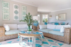 智能电视、电子游戏、DVD 播放器、书