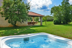 Outdoor spabad