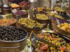 A variety of olives and pickled vegetables displayed in wooden barrels at a market. - Charming old stone house in the Morvan, tastefully restored, comfortable  (WLAN) (Cussy-En-Morvan)