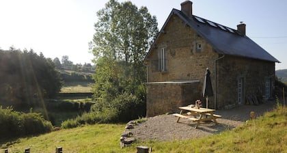 Charming old stone house in the Morvan, tastefully restored, comfortable (WLAN)