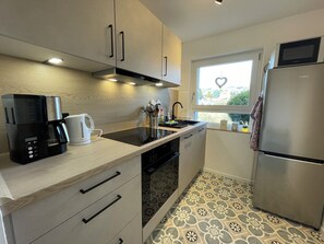 Refrigerador, microondas, horno y parrilla de estufa 