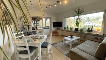 Smart-TV, DVD-Player, Bücher