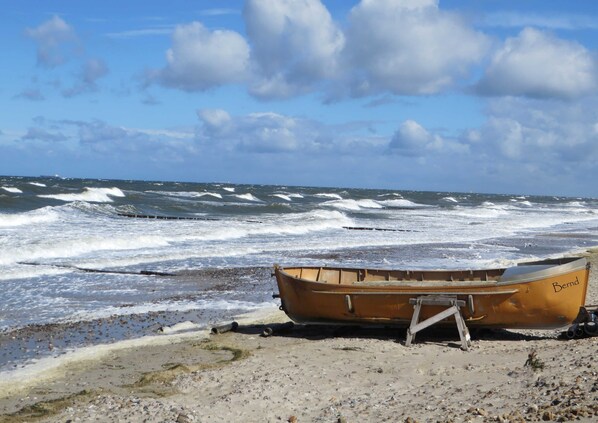Una spiaggia nelle vicinanze