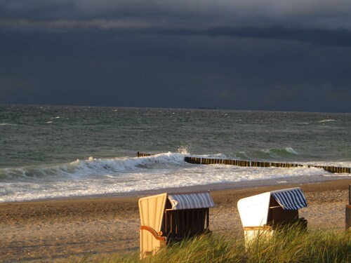 3-room apartment up to 4 pers. + 1 infant up to 7 years - excl. App. Groyne, fireplace, Wi-Fi, 250m to the beach, Waschm.