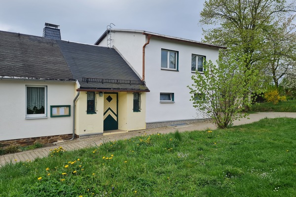 Aussenansicht, die Fewo befindet sich rechts oben