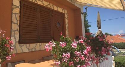 Studio apartment in Nin with Balcony, Air condition, WIFI (3718-2)