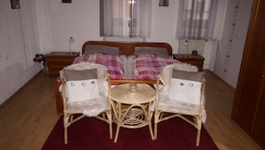 2 bedrooms, iron/ironing board, WiFi, bed sheets