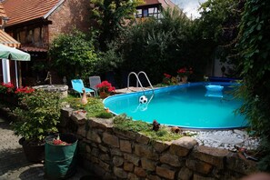 حمّام سباحة مُدفَّأ