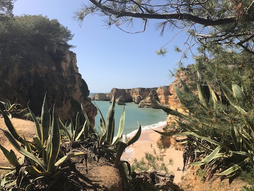 Detached villa with sea view, heated pool and air conditioning