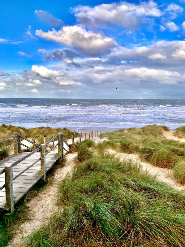 Beach nearby - Directly behind the dunes in the Fabiola Beach Park (Wenduine)