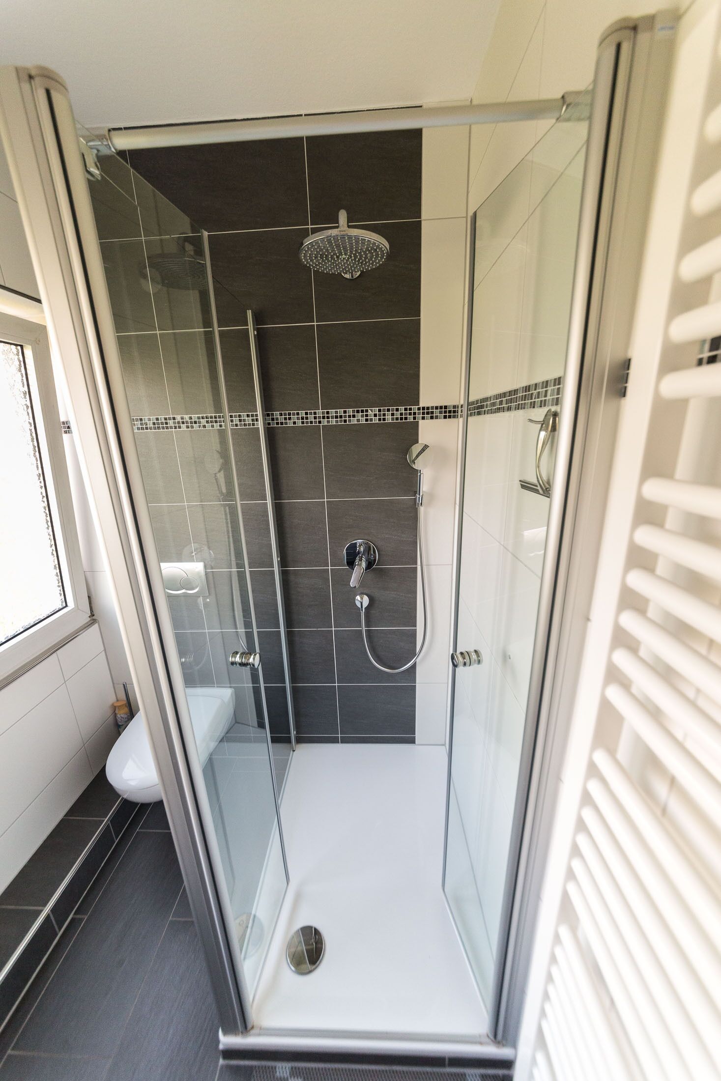 Dusche, Regendusche, Haartrockner, Handtücher