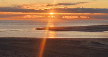 Centrally located and yet quiet, only 120 m from the main beach and promenade
