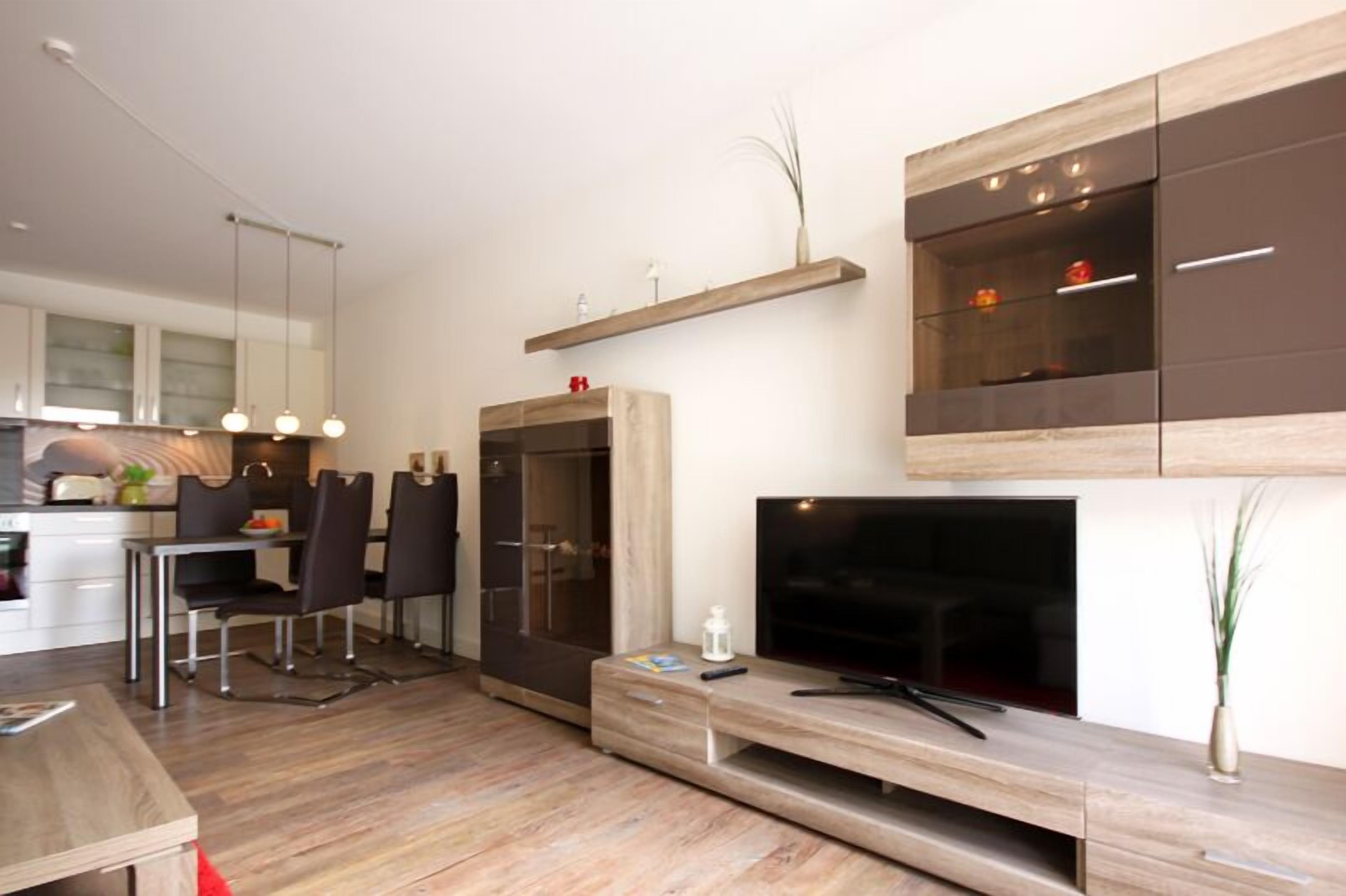 Sunny 2-room apartment with private sauna and wifi, right on the beach