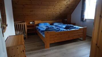 3 bedrooms, free WiFi, bed sheets