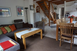 TV, stereo - Holiday house Piet, spacious DDH with 3 bedrooms. for max. 7 pers. + Cot (Wangerland)