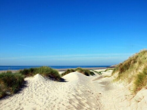 Bungalow + chaloupe + internet - juste au bord de l'eau dans une position calme parfaite face au sud