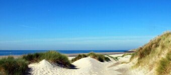 Bungalow + robåt + internett - rett ved vannet i en perfekt stille sørvendt beliggenhet