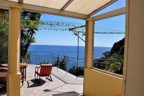 Interior - Waterfront property, 43 steps from the beach, 2 miles from Monaco, air-condition (Èze)