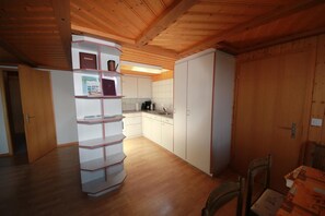 Kühlschrank, Herdplatte, Geschirrspüler