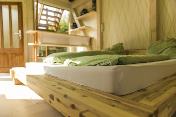 4 bedrooms, WiFi, bed sheets