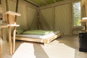 4 bedrooms, WiFi, bed sheets - Apartment Casa Casimir with Elbe view balcony & large garden (for soccer/volleyball) (Dresden)