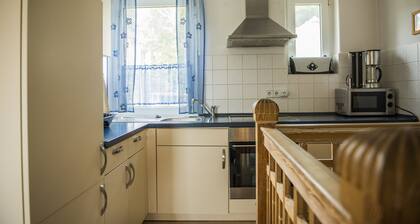 Fewo Casa Casimir mit Elbblickbalkon & großen Garten (für Fuß-/Volleyball)