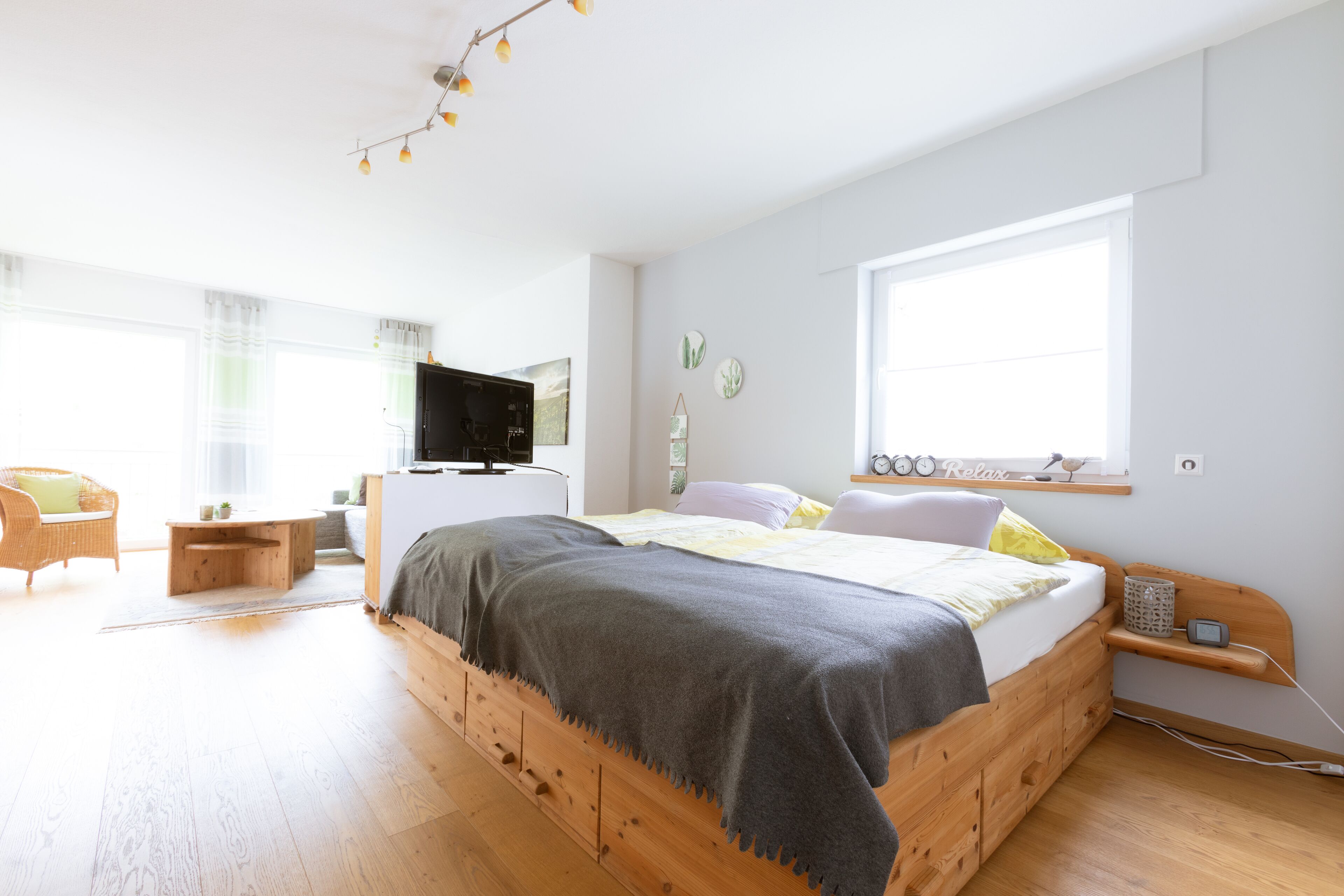 Wine witch, comfortably equipped non-smoking apartment with two terraces