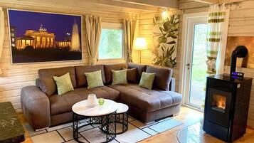 Fernseher, Kamin, Bücher