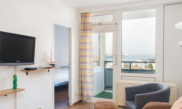 TV, stereo - Vacation apartment W32 in the recreation center Laboe (Laboe)