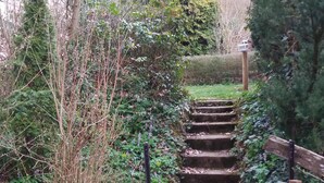 A stone staircase leading to a wooden door with a sign reading "HAUS 31". - Ideal nature: sunny home between a swimming lake, forest & the Altmühl River (Bayern)