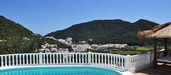 Luxury Villa sleeps 10-11 people - near Beach and Village
