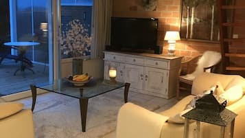 Fernseher, DVD-Player, Stereoanlage