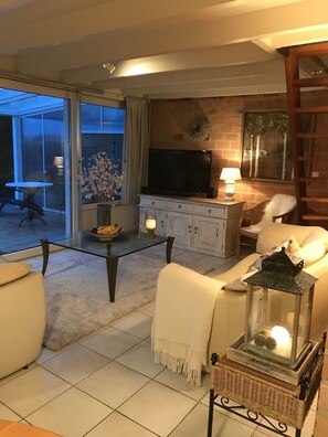 Tv, dvd-spelare och en stereo