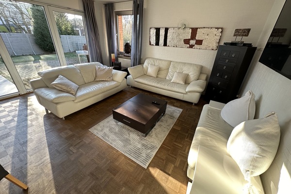 Smart TV, fireplace, video games, DVD player