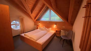 3 quartos, berço de viagem, Wi-Fi (sobretaxa), roupa de cama