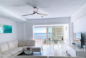 Smart TV, books, stereo